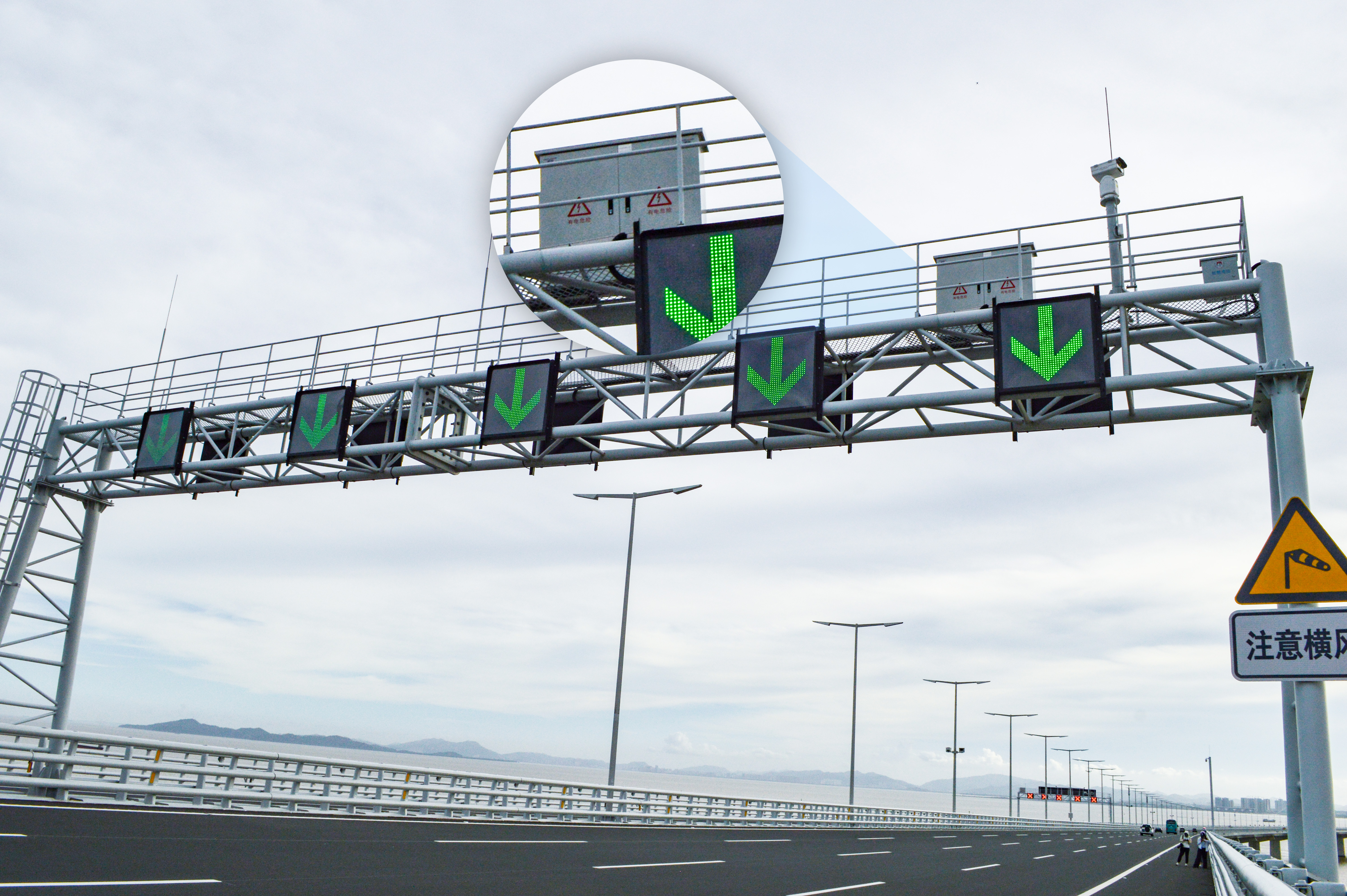 深中大桥上智能箱实拍