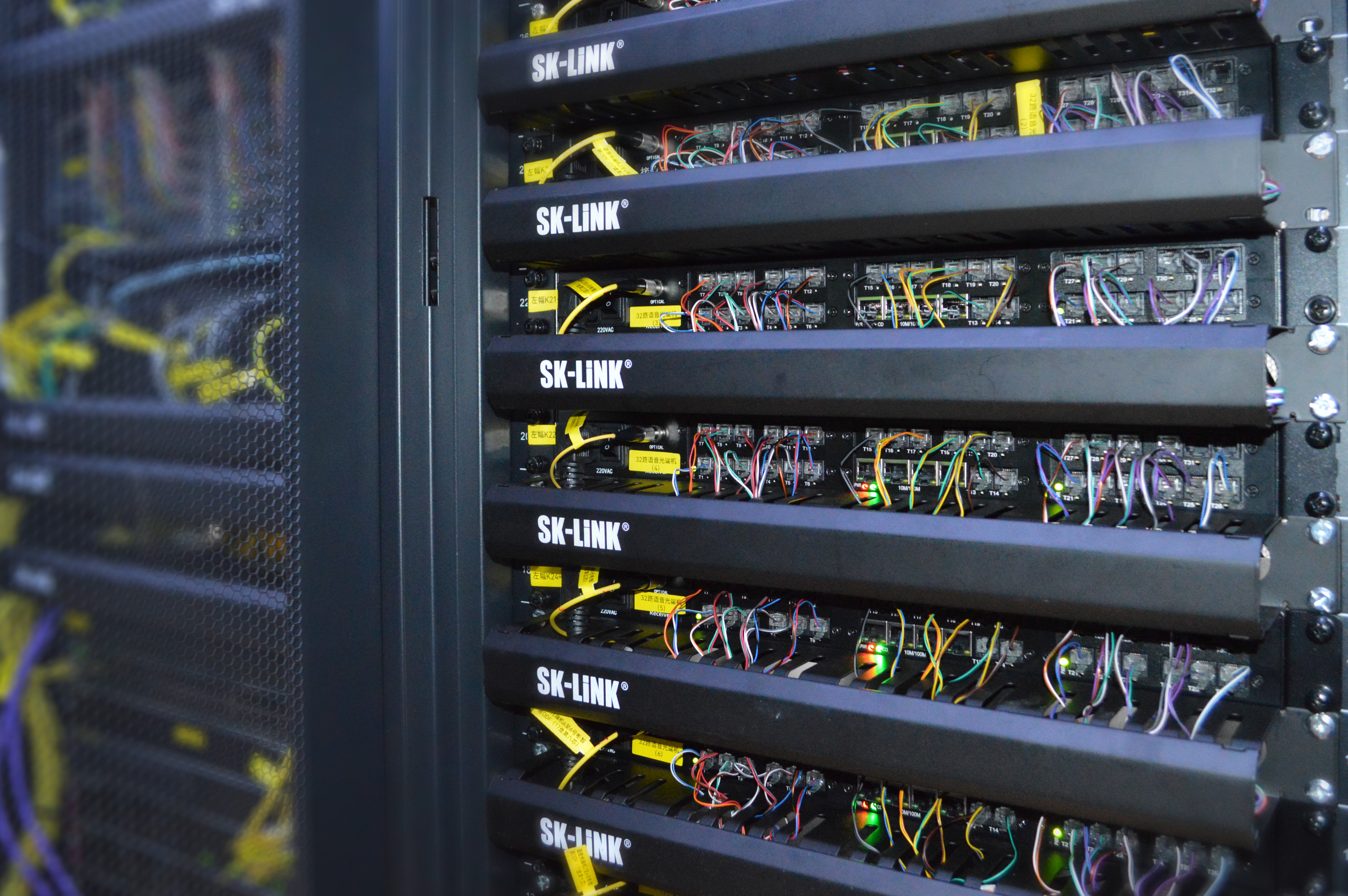 监控中心网络传输设备实拍